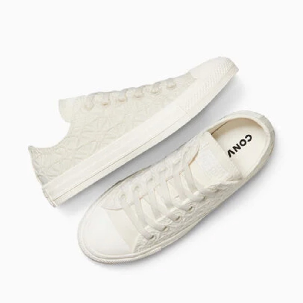 Converse Women's Cream Sneakers